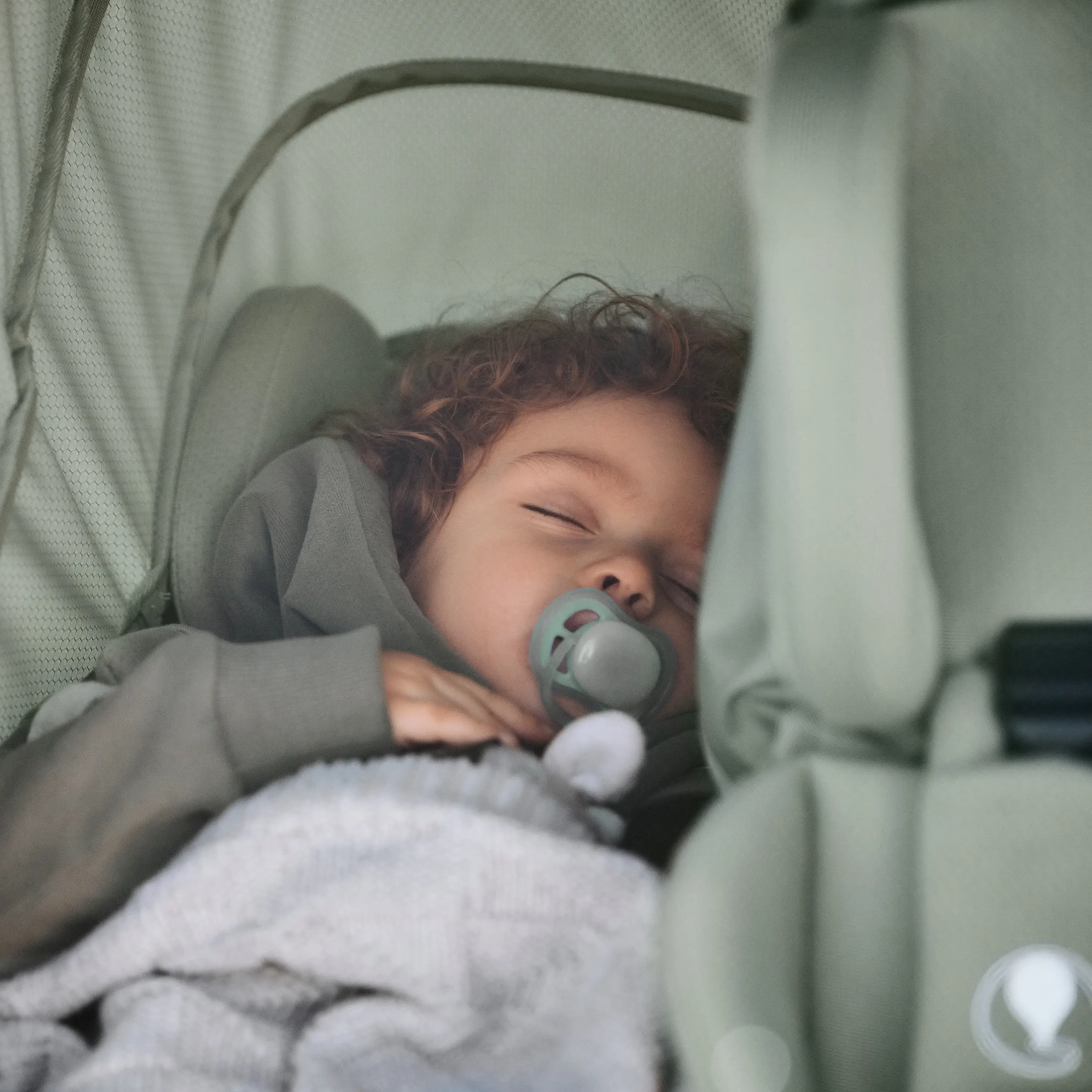 Asientos confortables con posición totalmente reclinable: