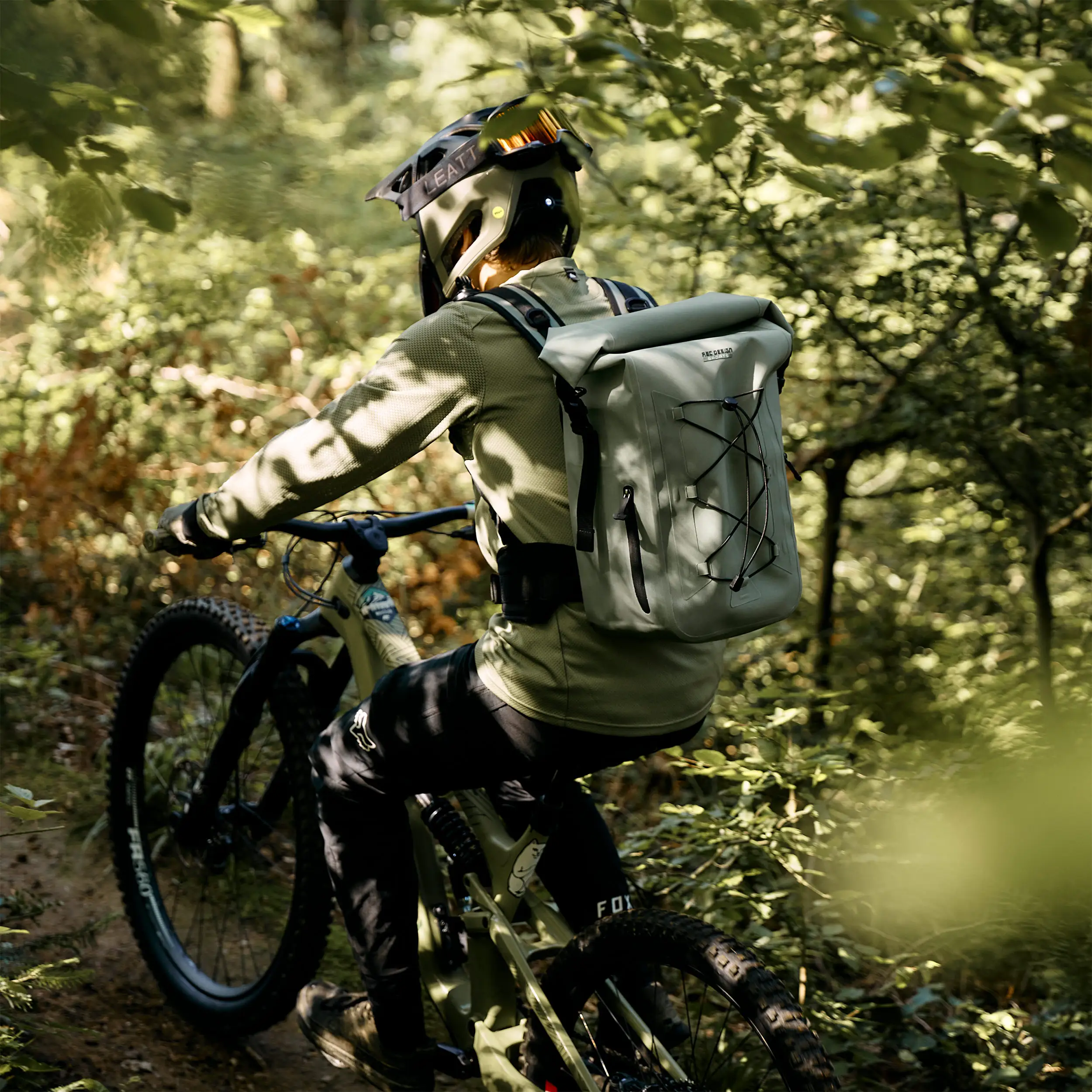 Mochila outdoor premium Lausanne 20L para ciudad y naturaleza - Pine