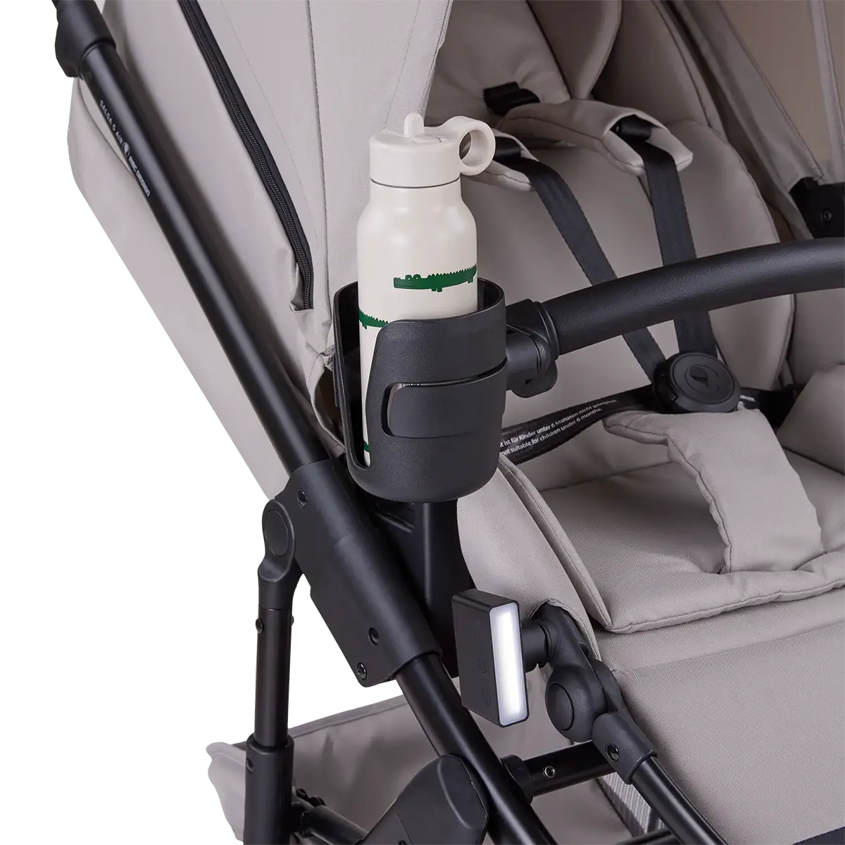 Se puede montar en la barra protectora