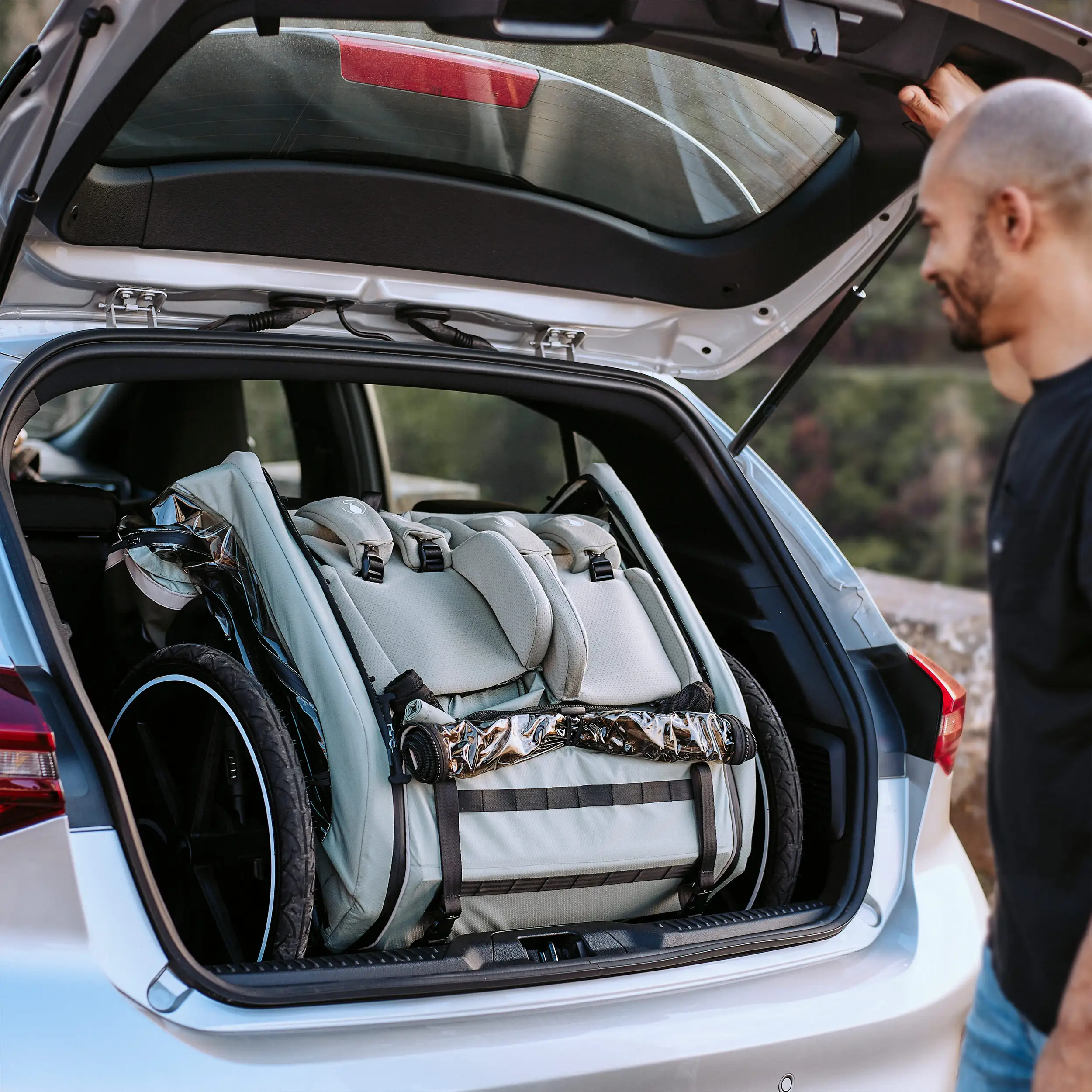 Remolque para bicicleta Tour 2 con 2 cómodos asientos y ruedas neumáticas - Olive