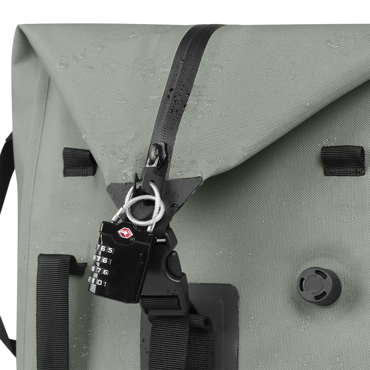 Con cerradura y resistente a la intemperie