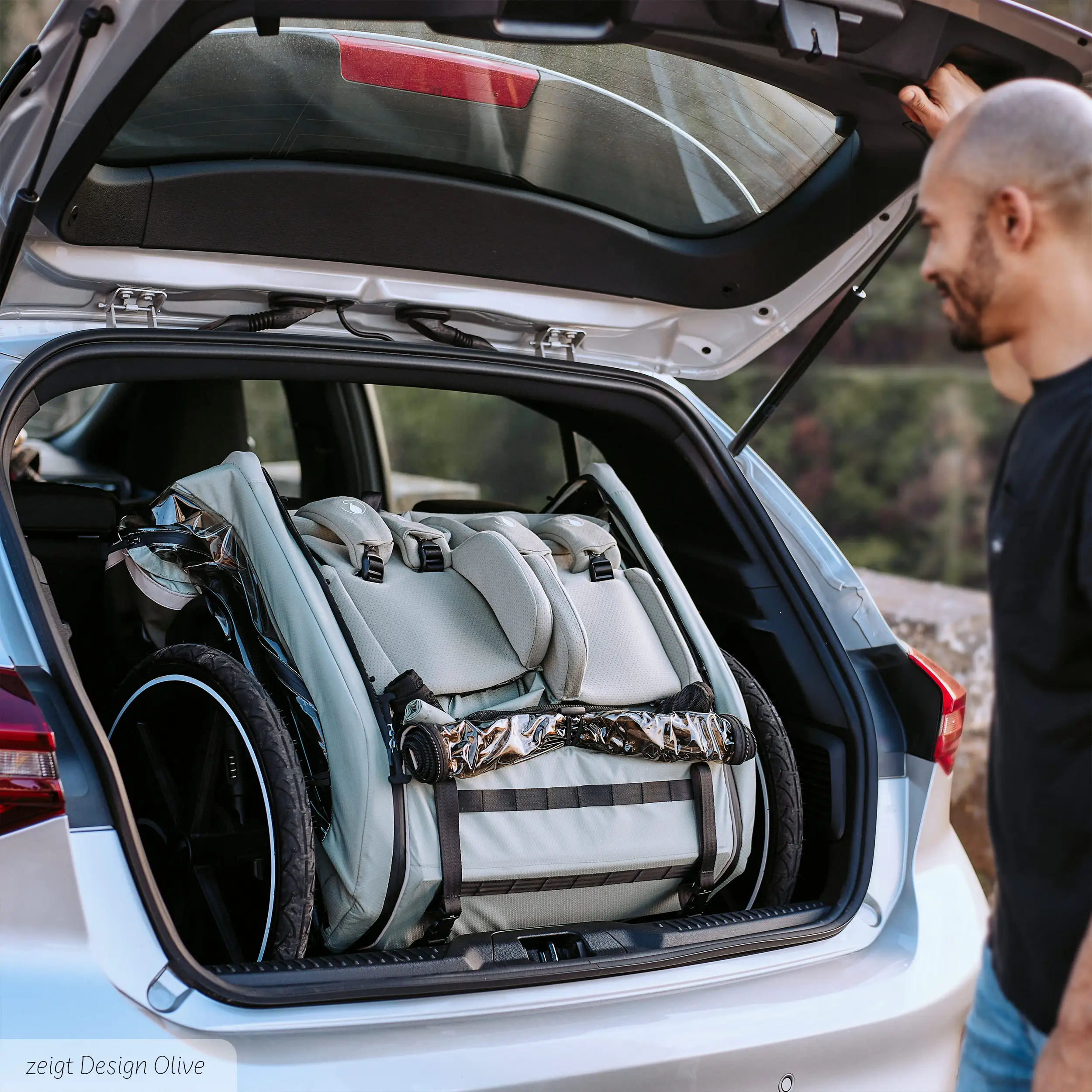 Remolque para bicicleta Tour 2 con 2 cómodos asientos y ruedas neumáticas - Falcon