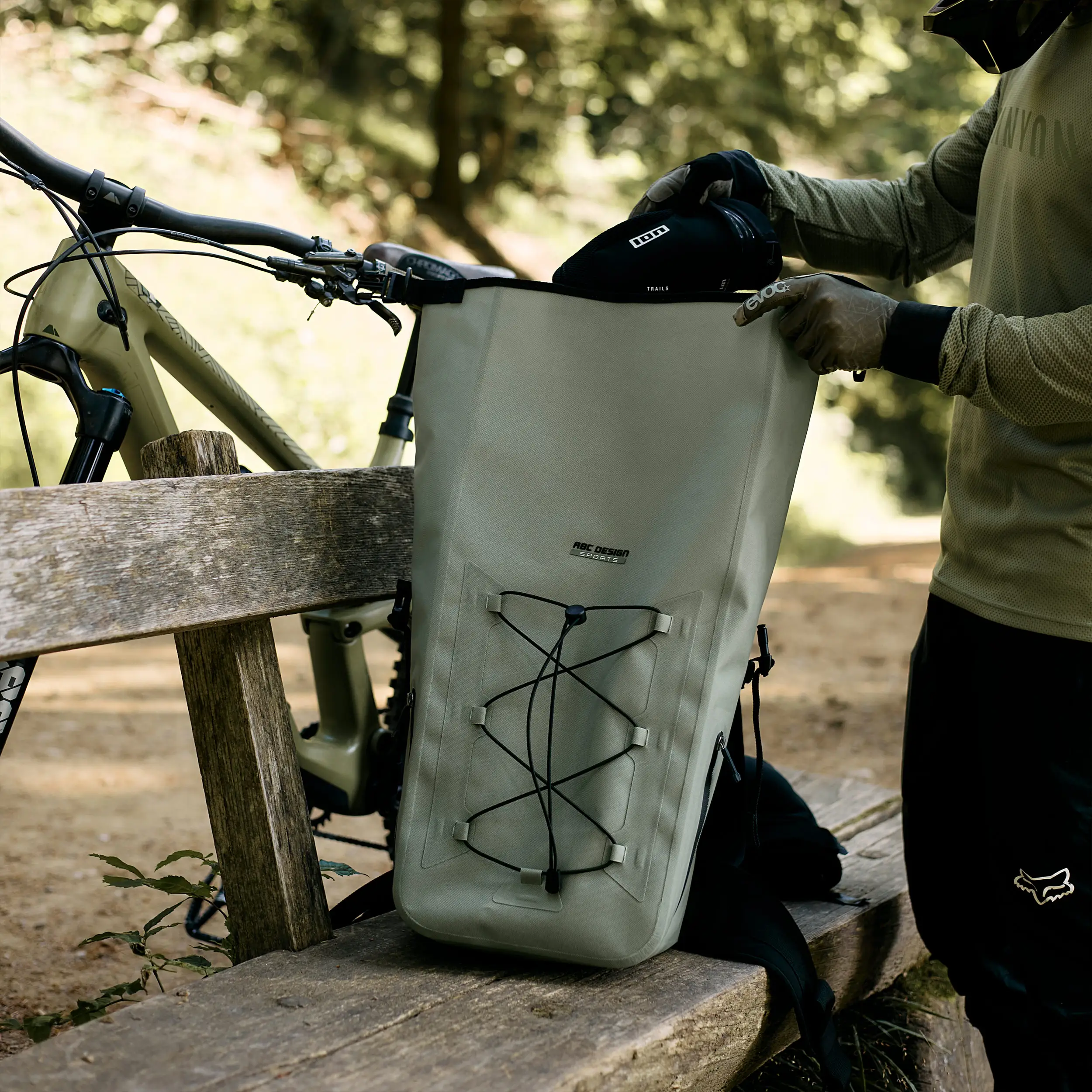 Mochila outdoor premium Lausanne 20L para ciudad y naturaleza - Pine