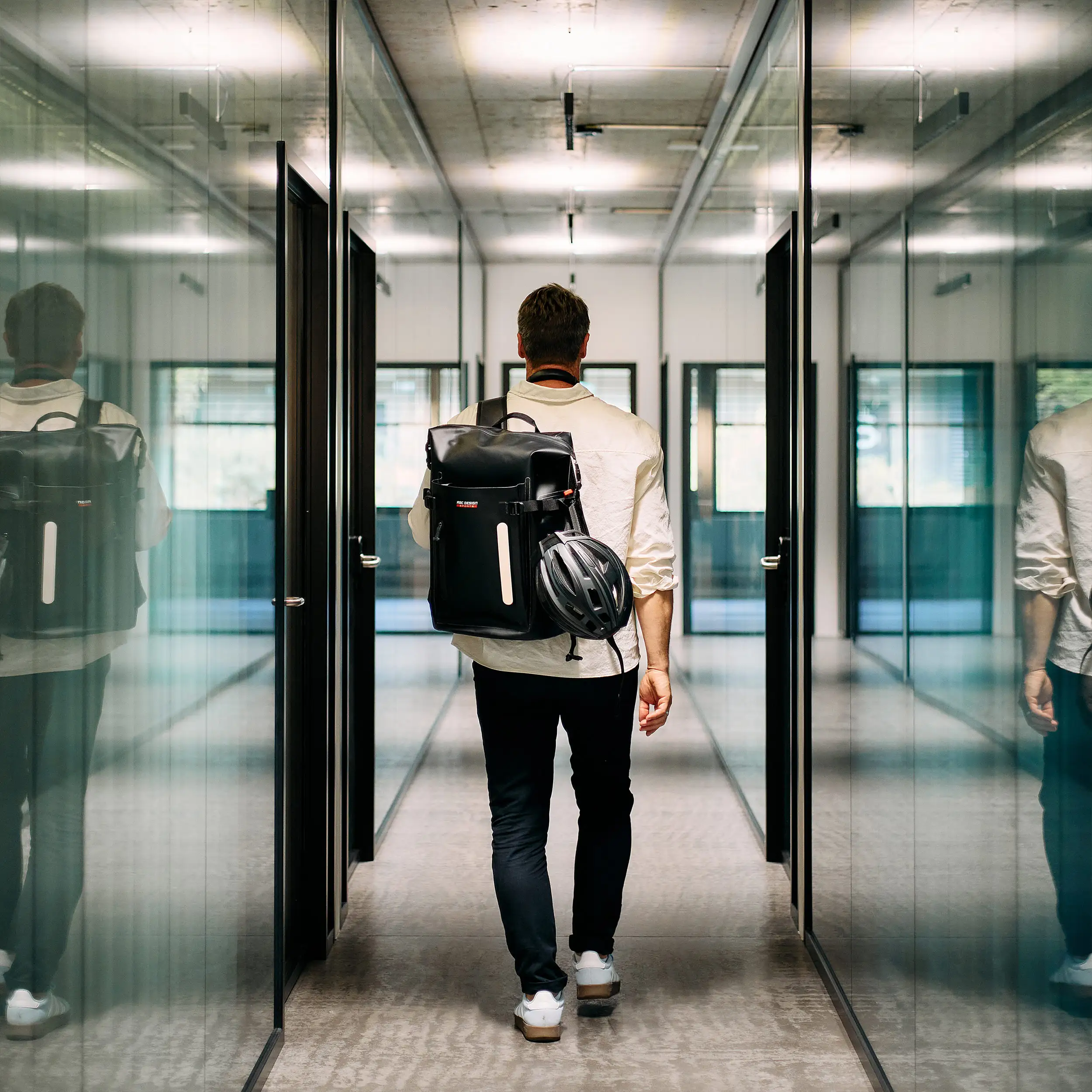 Mochila Zurich 24L para uso diario y oficina - Ink